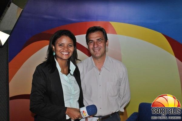 Jornalista Isabel Ribeiro e Prefeito eleito Gilberto J&uacute;nior.(Imagem:180graus)