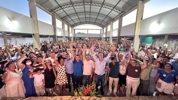 Ciro Nogueira e Joel Rodrigues são recebidos com apoio e carinho popular durante evento em Porto