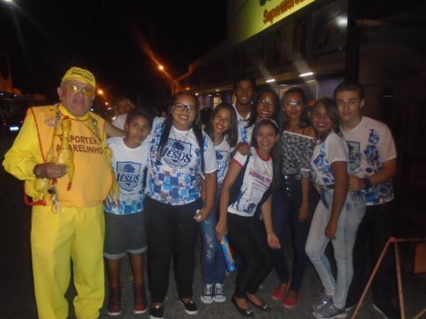 Fi&eacute;is percorrem avenidas de Floriano durante a 11&ordf; Marcha Para Jesus.(Imagem:FlorianoNews)