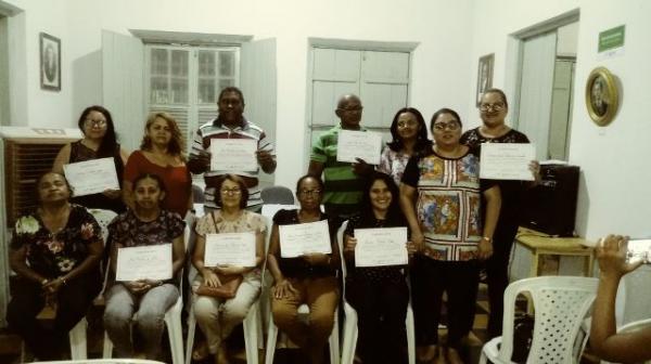 Espaço Cultural Christino Castro faz entrega de certificados do Curso de Informática