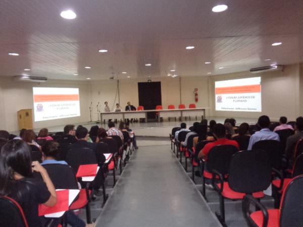 UESPI realiza I Fórum Jurídico de Floriano