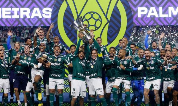 Palmeiras vence América-MG e recebe troféu de campeão Brasileiro