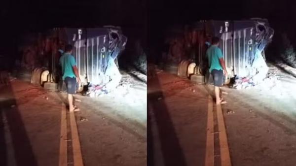 Caminh&atilde;o tomba em Uru&ccedil;u&iacute;, no Piau&iacute;.(Imagem:Not&iacute;cias do Cerrado)
