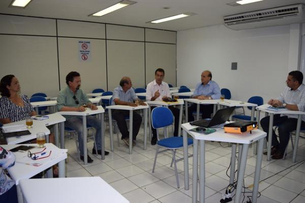PMF e Sebrae se re&uacute;nem para discutir o andamento do Projeto de Revitaliza&ccedil;&atilde;o do Espa&ccedil;o Comercial.(Imagem:Secom)
