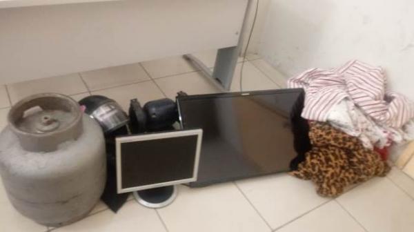 Homem é preso em flagrante após invadir casa de filha de ex-delegado em Floriano