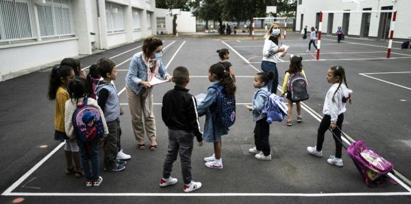 Após 3 semanas de reabertura, número de escolas fechadas por Covid-19 avança na França