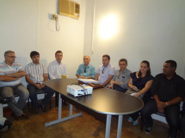 Gilberto Júnior realizou primeira reunião com equipe de secretários