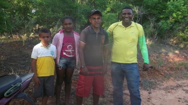 Fam&iacute;lias carentes do Riacho da Serra recebem doa&ccedil;&otilde;es do Projeto Amarelinho.(Imagem:FlorianoNews)