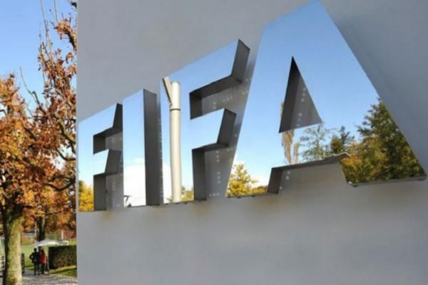 Fifa estuda investir R$ 7,8 bilhões para ajudar o futebol mundial durante crise