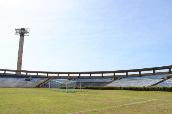 Albert&atilde;o reluta em meio aos poucos cuidados em Teresina.(Imagem:Renan Morais/GloboEsporte.com)