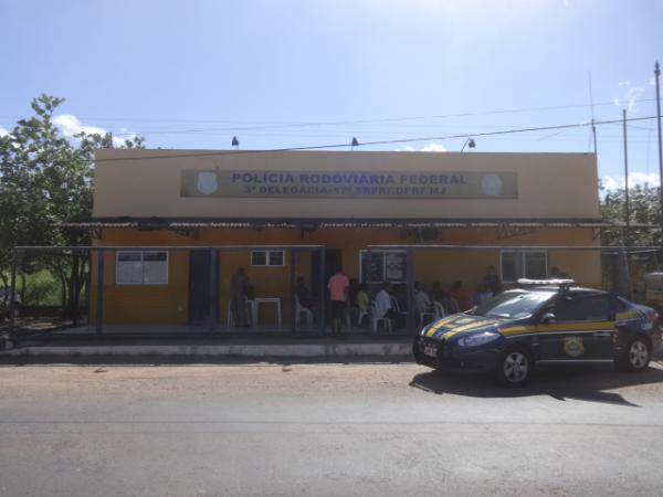 PRF realiza Cinema Rodovi&aacute;rio em Floriano para instruir motoristas.(Imagem:FlorianoNews)