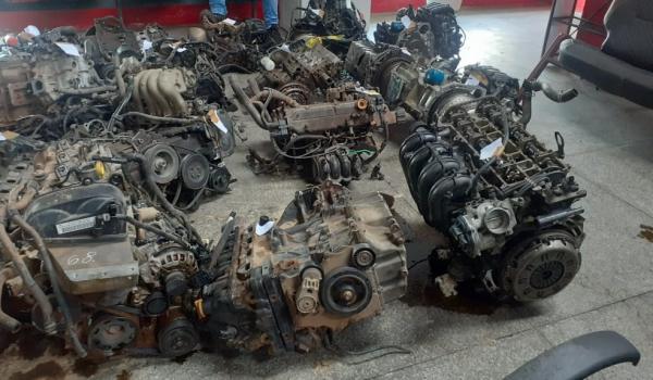 Operação apreende peças de motos e carros roubados ou furtados em duas lojas de Teresina