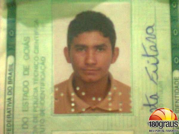 Jovem morre após colidir moto contra árvore em Itaueira