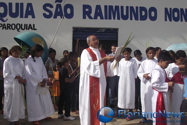 Católicos comemoram o Domingo de Ramos