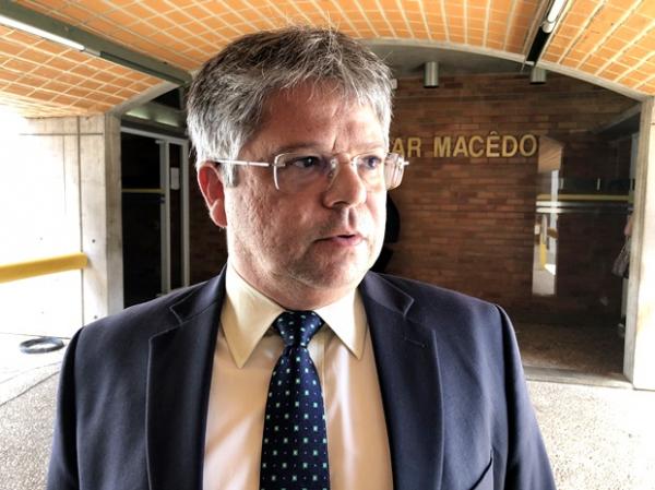 Líder da oposição alerta servidores no Piauí para possibilidade de ano sem reajuste