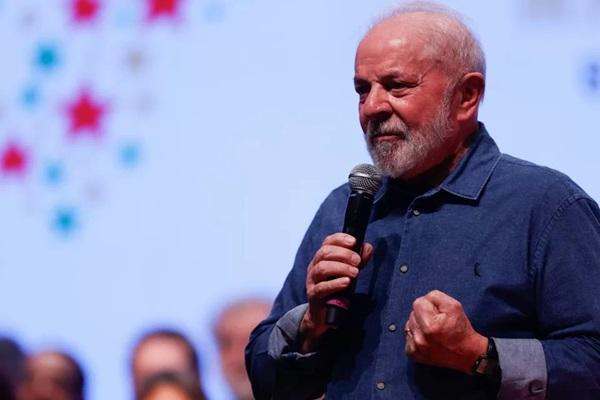 Lula celebra Dino: "Conseguimos colocar na Suprema Corte um comunista"