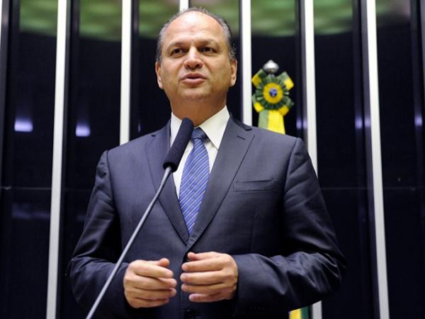 Senadores pedem convocação de líder do governo para depor na CPI da Covid