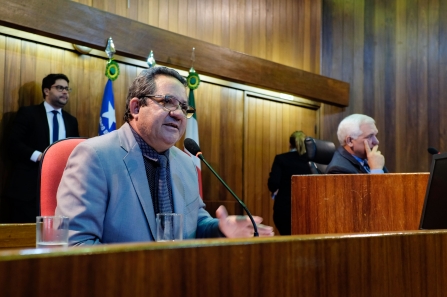 Plenário aprova presidentes de órgãos sob protestos da oposição