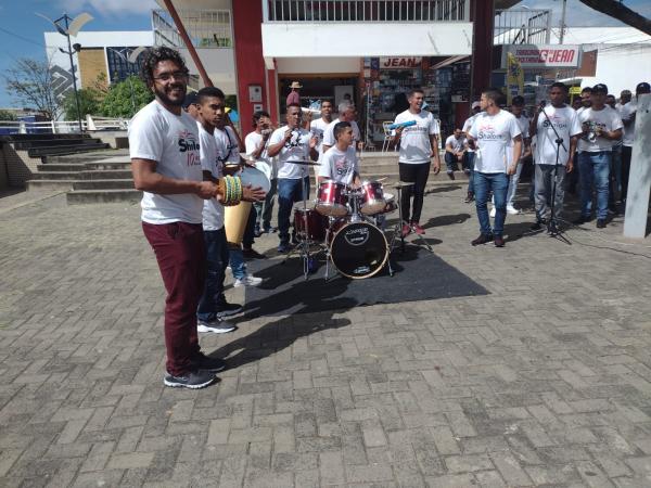 Comunidade Terap&ecirc;utica Shalom, Recuperando Vidas, promove programa&ccedil;&atilde;o de combate &agrave;s drogas em Floriano.(Imagem:FlorianoNews)