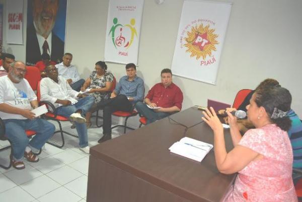 Senadora Regina Sousa recebe propostas de representantes de órgãos e entidades