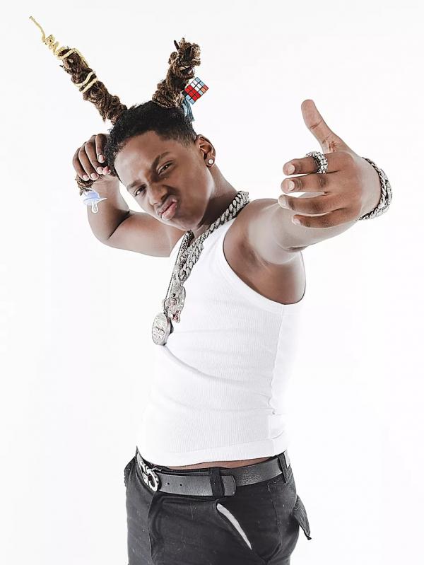 MC Caverinha se apresenta como O preto mais caro em single com inédito trap ostentação