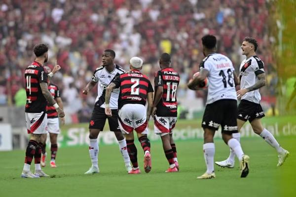 CEO do Vasco anuncia acordo para time enfrentar o Flamengo no Maracanã e fazer mais oito jogos
