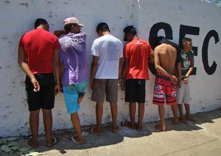 Adolescentes são apreendidos com dinheiro e moto roubada em Teresina