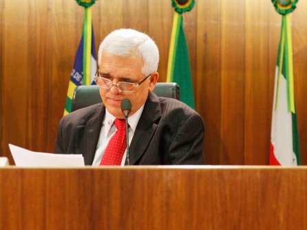 Themístocles tem audiências com ministros em Brasília
