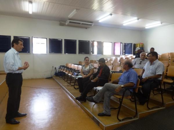 Reunião discutiu ocupações indevidas de espaços públicos em Floriano.(Imagem:FlorianoNews)
