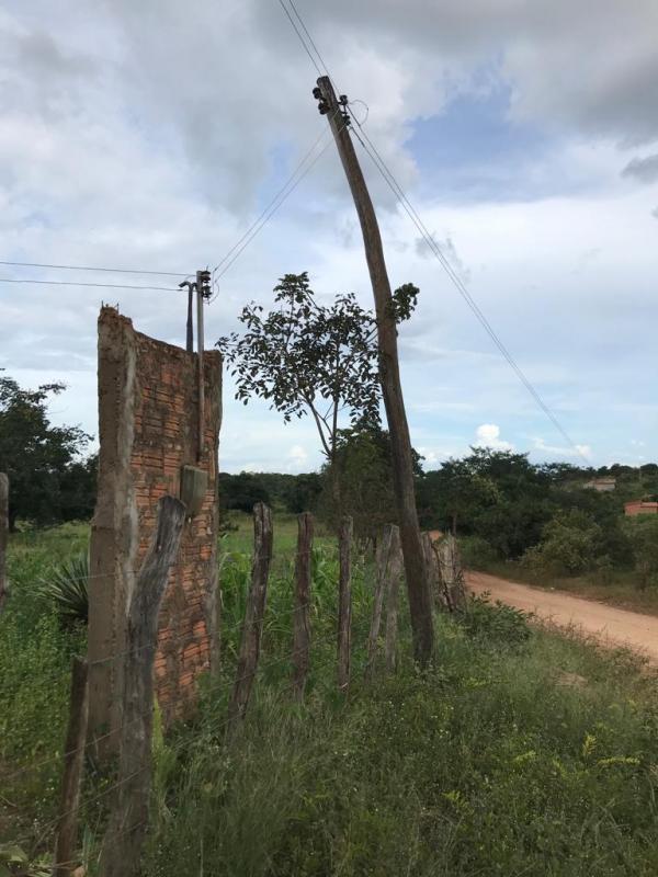 Poste est&aacute; prestes a cair(Imagem:FlorianoNews)