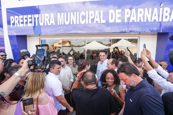 Ciro inaugura centro de saúde e anuncia novos benefícios para a população de Parnaíba