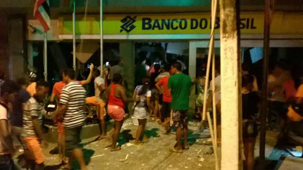 Assaltantes explodem Banco e mulher é morta a tiros em Colinas/Ma