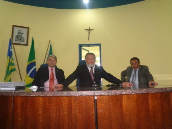 Após eleições, Câmara de Floriano cancela sessão por falta de quórum
