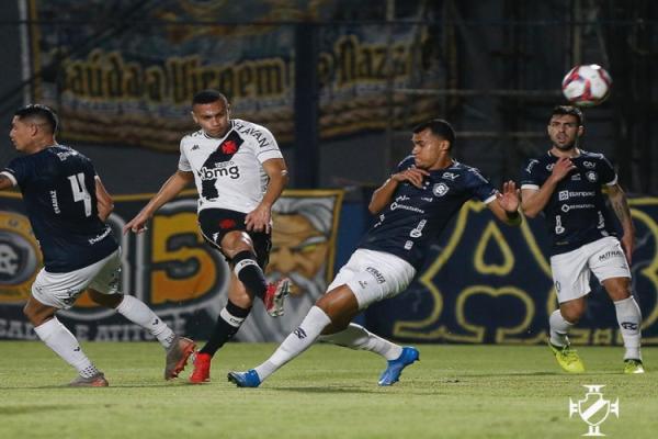 Vasco perde para o Remo e se afasta novamente do G4 da Série B
