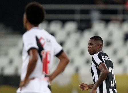 Vasco e Botafogo disputam clássico na zona intermediária da classificação