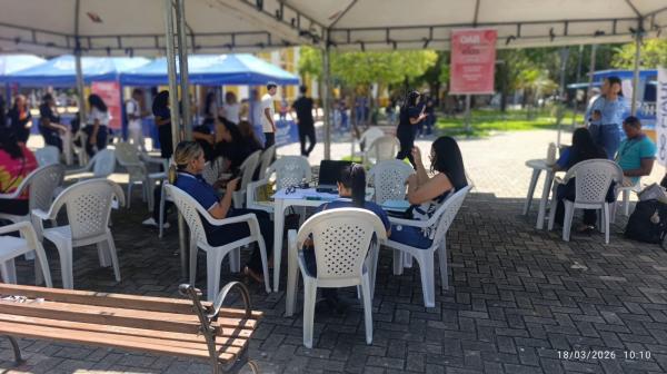 OAB Floriano realiza ação "OAB por Elas" com serviços e acolhimento em praça pública