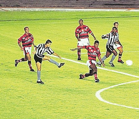 Botafogo e Flamengo se enfrentam de olho nos números e na história do confronto