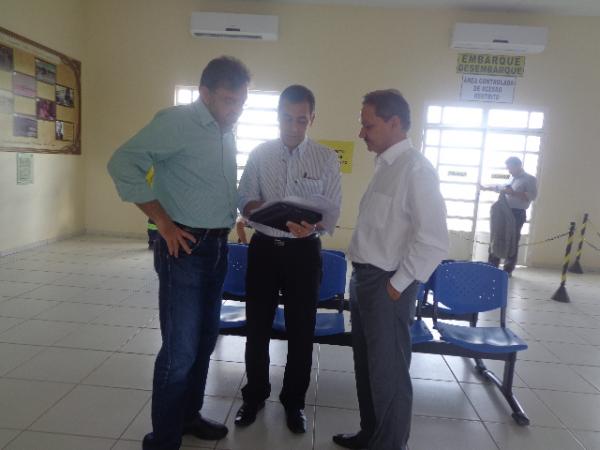  Prefeito pede ao Governador solu&ccedil;&atilde;o no abastecimento de &aacute;gua em Floriano.(Imagem:FlorianoNews)