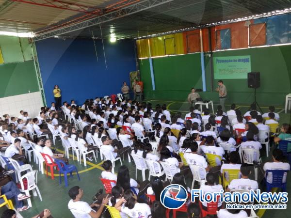 Ronda Cidad&atilde;o proferiu palestra sobre drogas na Escola Pequeno Pr&iacute;ncipe.(Imagem:FlorianoNews)