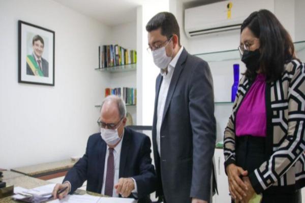 Secretaria de Educação anuncia benefícios para trabalhadores da educação
