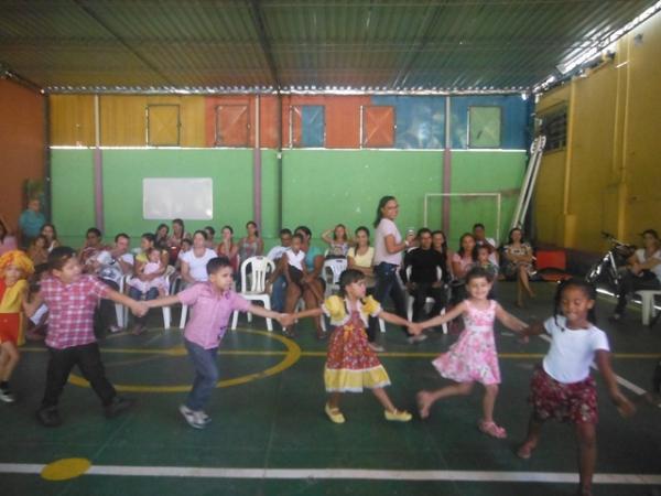 Escola Pequeno Pr&iacute;ncipe comemorou nesta quinta-feira o Dia do Folclore.(Imagem:FlorianoNews)