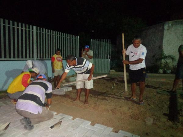 Mutir&atilde;o re&uacute;ne dezenas de trabalhadores no Mosteiro das Irm&atilde;s Concepcionistas de Floriano.(Imagem:FlorianoNews)
