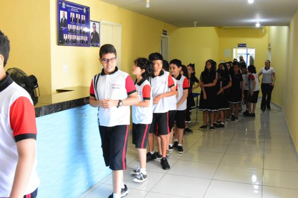 Alunos do 5&deg; ano visitam a C&acirc;mara Municipal de Floriano(Imagem:Reprodu&ccedil;&atilde;o)