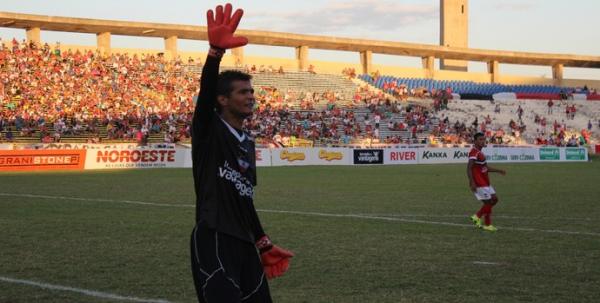 Naylson afirma des&acirc;nimo pela atual situa&ccedil;&atilde;o, mas afirma que empate n&atilde;o foi consequ&ecirc;ncia por atraso.(Imagem:Abdias Bideh)