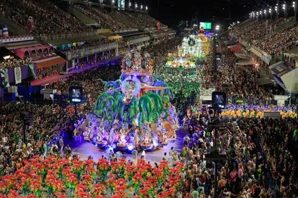 Escola de samba do Rio de Janeiro faz referências ao piauiense Torquato Neto