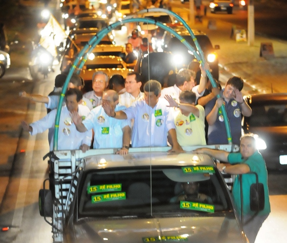 Em Floriano, Zé Filho é recebido com grande festa e une grupos políticos rivais