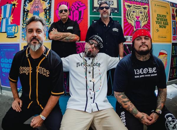 Banda Detonautas grava show acústico no Rio, em fevereiro, com Badauí, Di Ferrero e Lucas Silveira