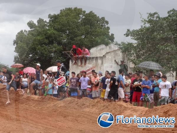 Emo&ccedil;&atilde;o em duas rodas e muita adrenalina marcaram o I Motocross Arena Show de Floriano.(Imagem:FlorianoNews)