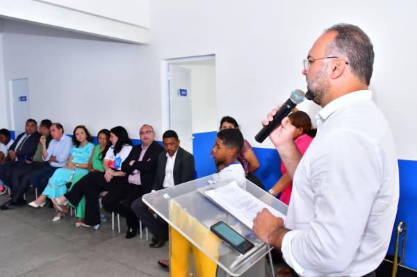 Vereadores representam Câmara de Floriano em solenidade na Escola Marcos dos Santos Parente.(Imagem:CMF)