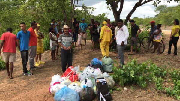 Projeto Amarelinho realiza doa&ccedil;&atilde;o de roupas e alimentos a moradores da zona rural de Floriano(Imagem:FlorianoNews)